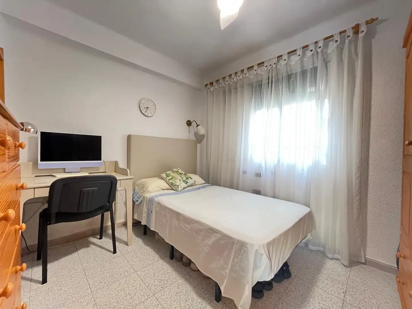 Bedroom of Flat for sale in Sevilla  with Air Conditioner, Furnished and Balcony