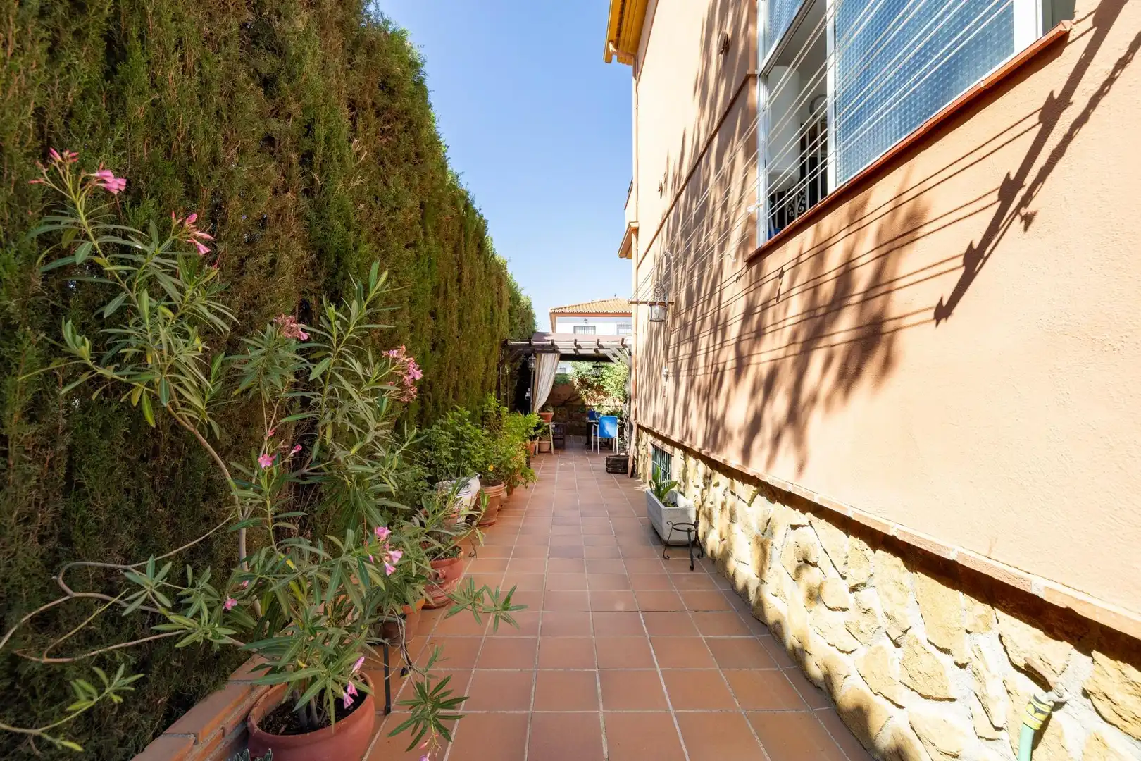 Jardín de Casa o chalet en venta en Cúllar Vega con Aire acondicionado, Calefacción y Jardín privado