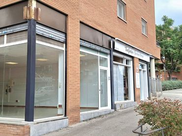 Locale commerciale in affitto a Plaça Teresa Valls i Diví