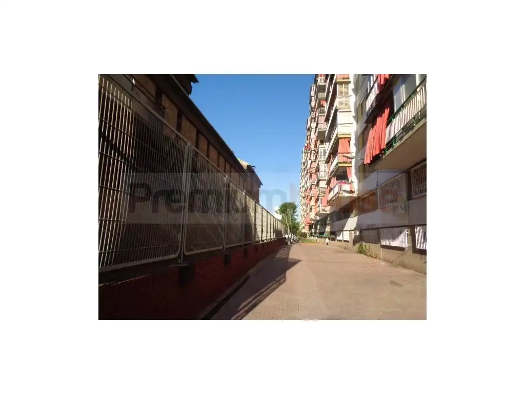 Vista exterior de Piso en venta en L'Hospitalet de Llobregat