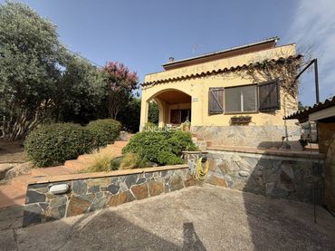 Maison avec jardin à vendre à Calle Tarragona 31