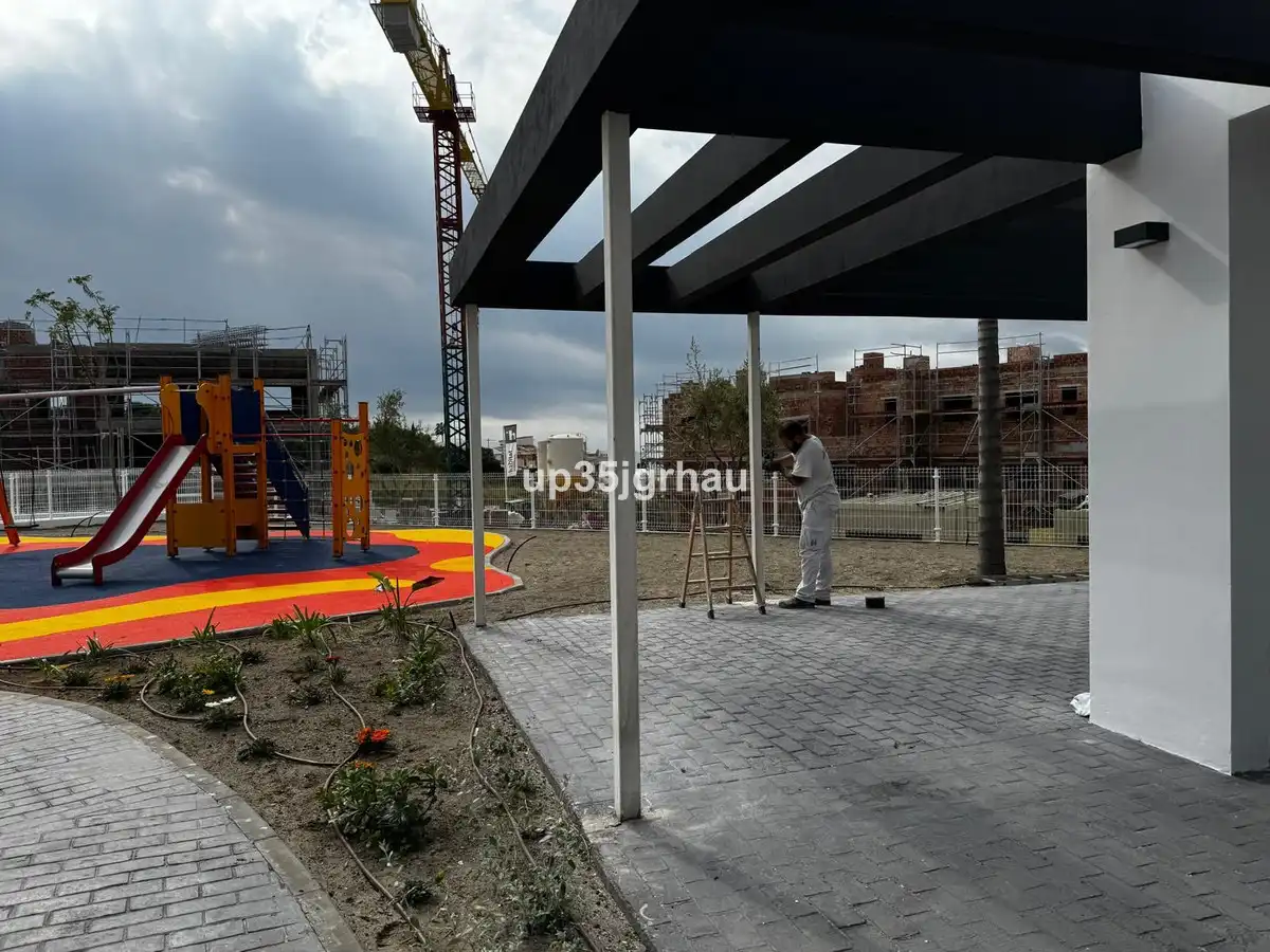 Aparcament de Pis en venda en Estepona amb Terrassa, Traster i Piscina