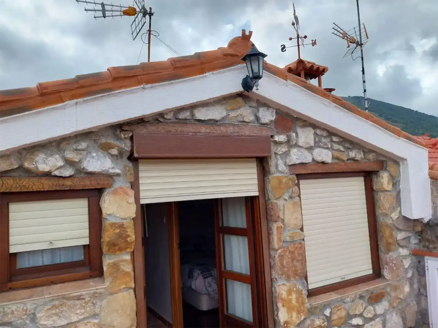 Vista exterior de Piso en venta en Castro-Urdiales con Parquet y Amueblado