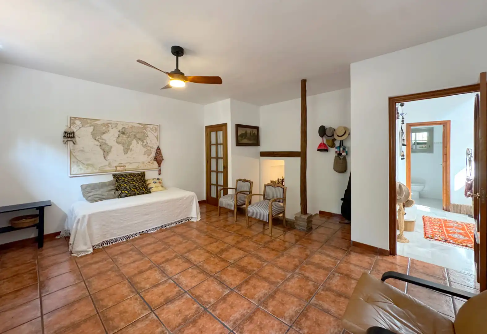 Sala d'estar de Casa o xalet en venda en Alhaurín de la Torre amb Aire condicionat, Calefacció i Jardí privat