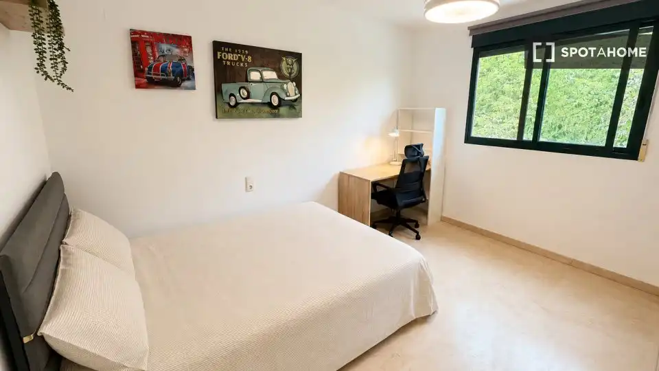 Bedroom of Flat for share in Valencia  with Air Conditioner, Heating and Furnished