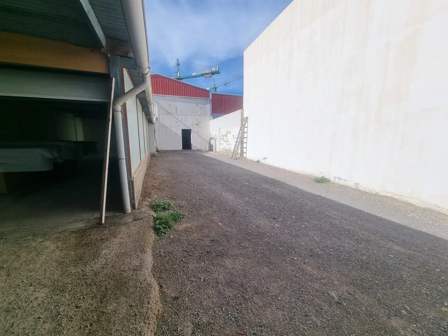 Exterior view of Industrial buildings for sale in Alhama de Almería