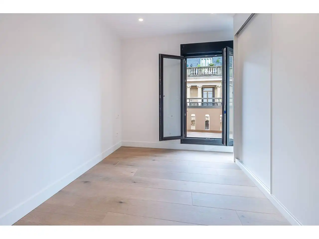Habitación de Piso en venta en Donostia - San Sebastián  con Calefacción, Terraza y Trastero