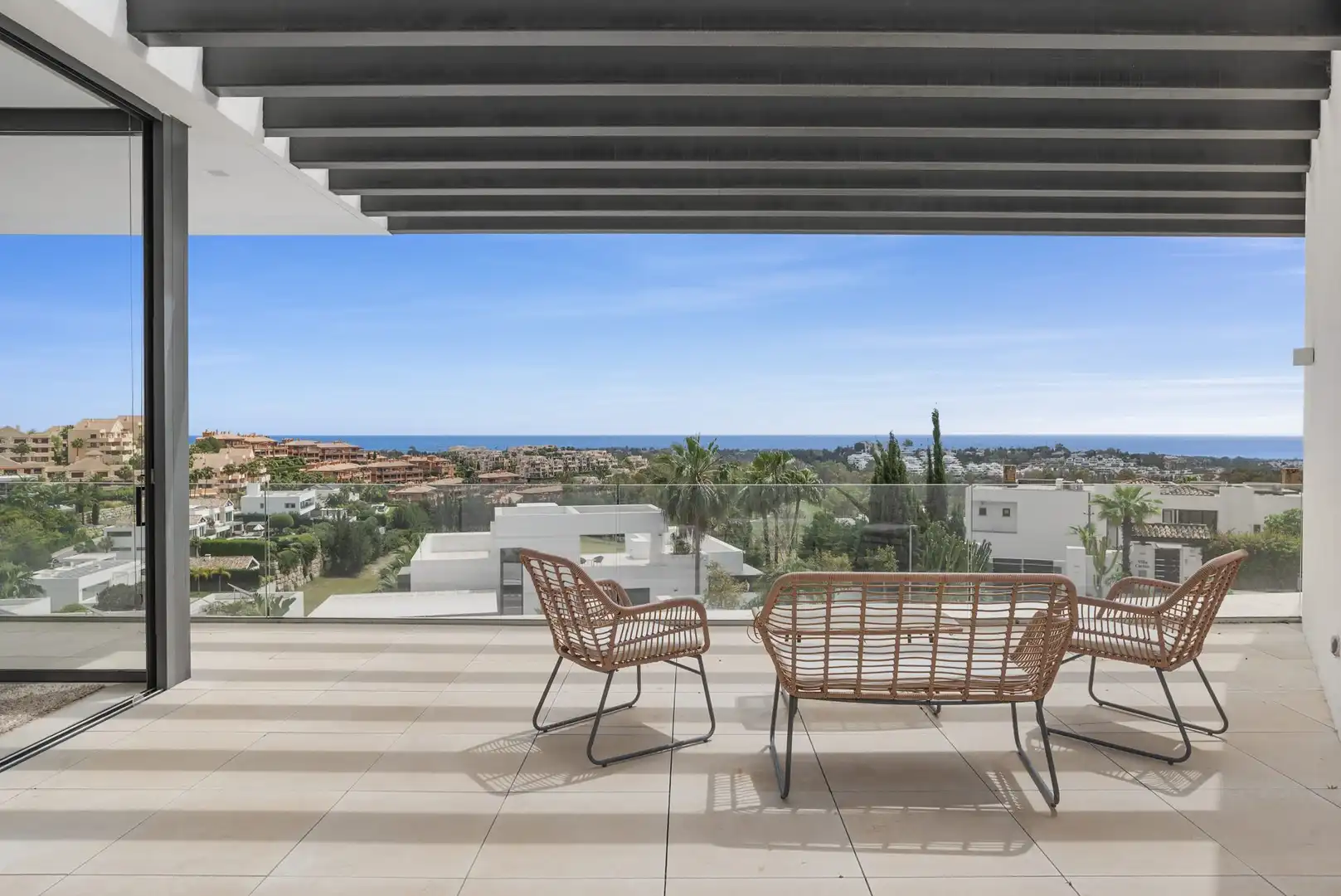 Terrassa de Casa o xalet en venda en Benahavís amb Aire condicionat, Jardí privat i Terrassa