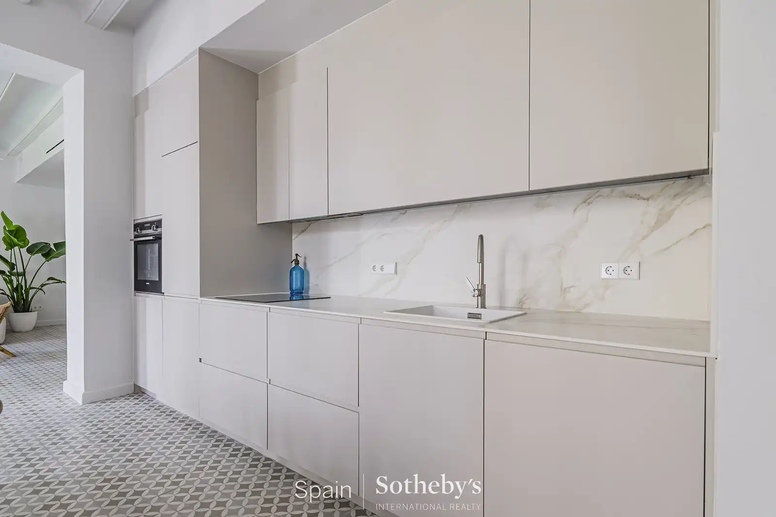Cuina de Apartament en venda en Barcelona amb Aire condicionat i Calefacció