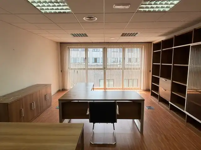 Büro zur Miete in Santander mit Klimaanlage, Heizung und Möbliert
