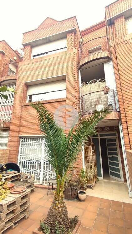 Exterior view of Single-family semi-detached for sale in Sabadell  with Heating, Terrace and Storage room