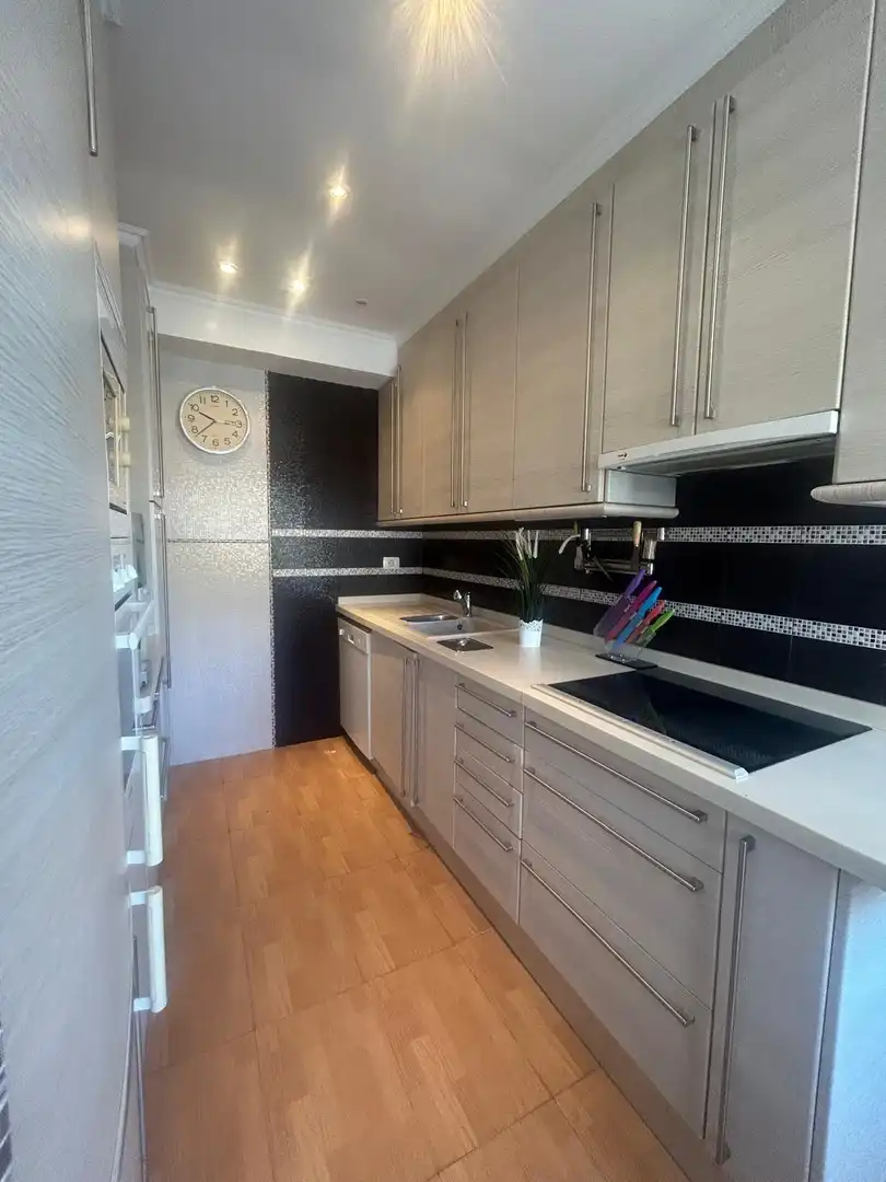 Cuina de Apartament en venda en Puerto de la Cruz amb Moblat i Piscina comunitària