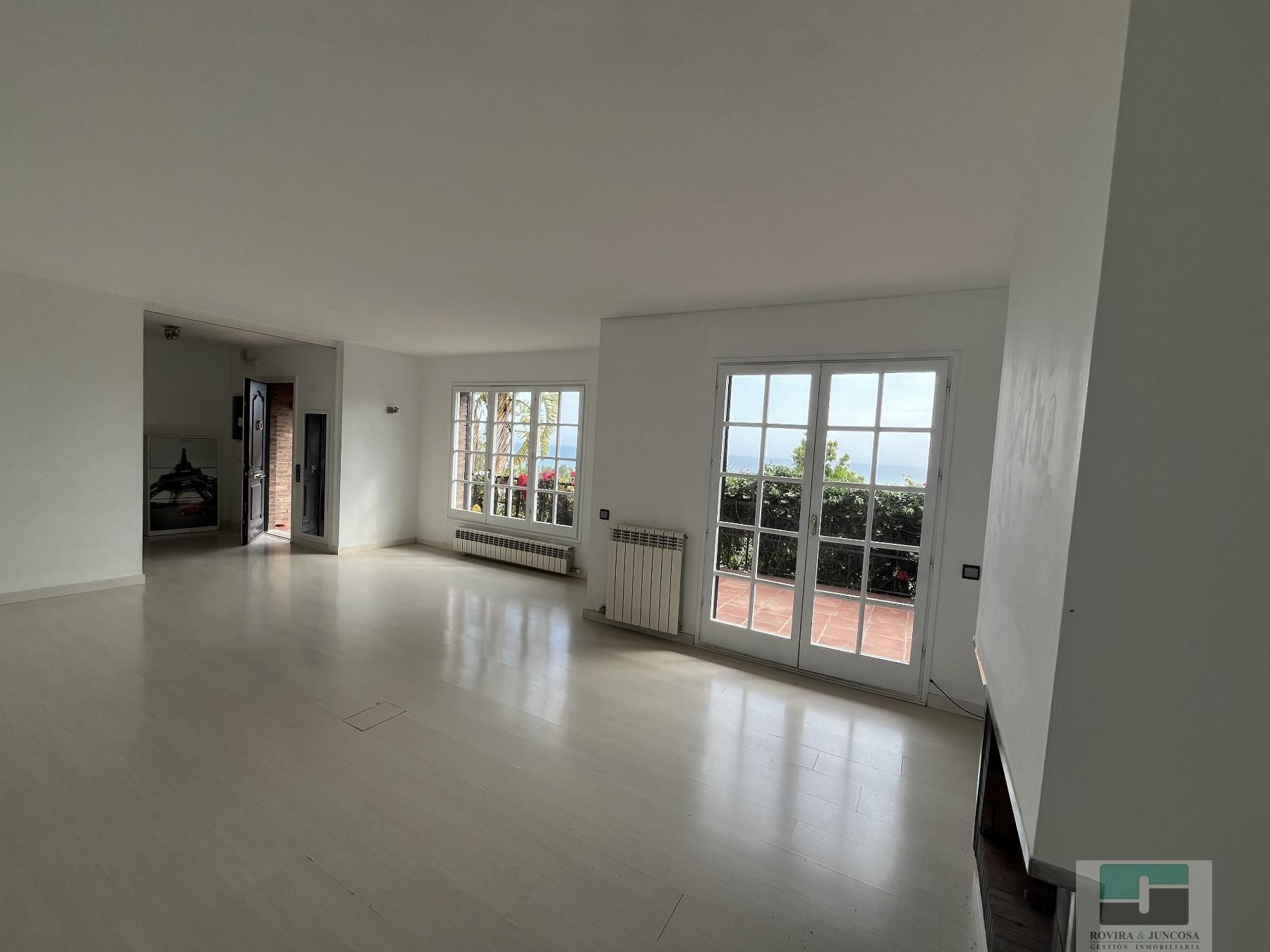 Living room of House or chalet for sale in Castelldefels  with Heating, Parquet flooring and Terrace