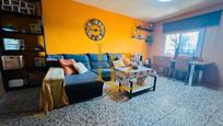 Sala d'estar de Casa o xalet en venda en Rubí amb Jardí privat, Terrassa i Forn