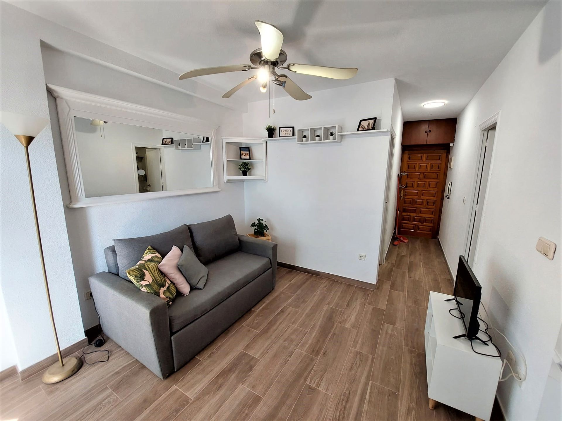 Sala d'estar de Apartament de lloguer en Torrevieja amb Moblat, Forn i Rentadora