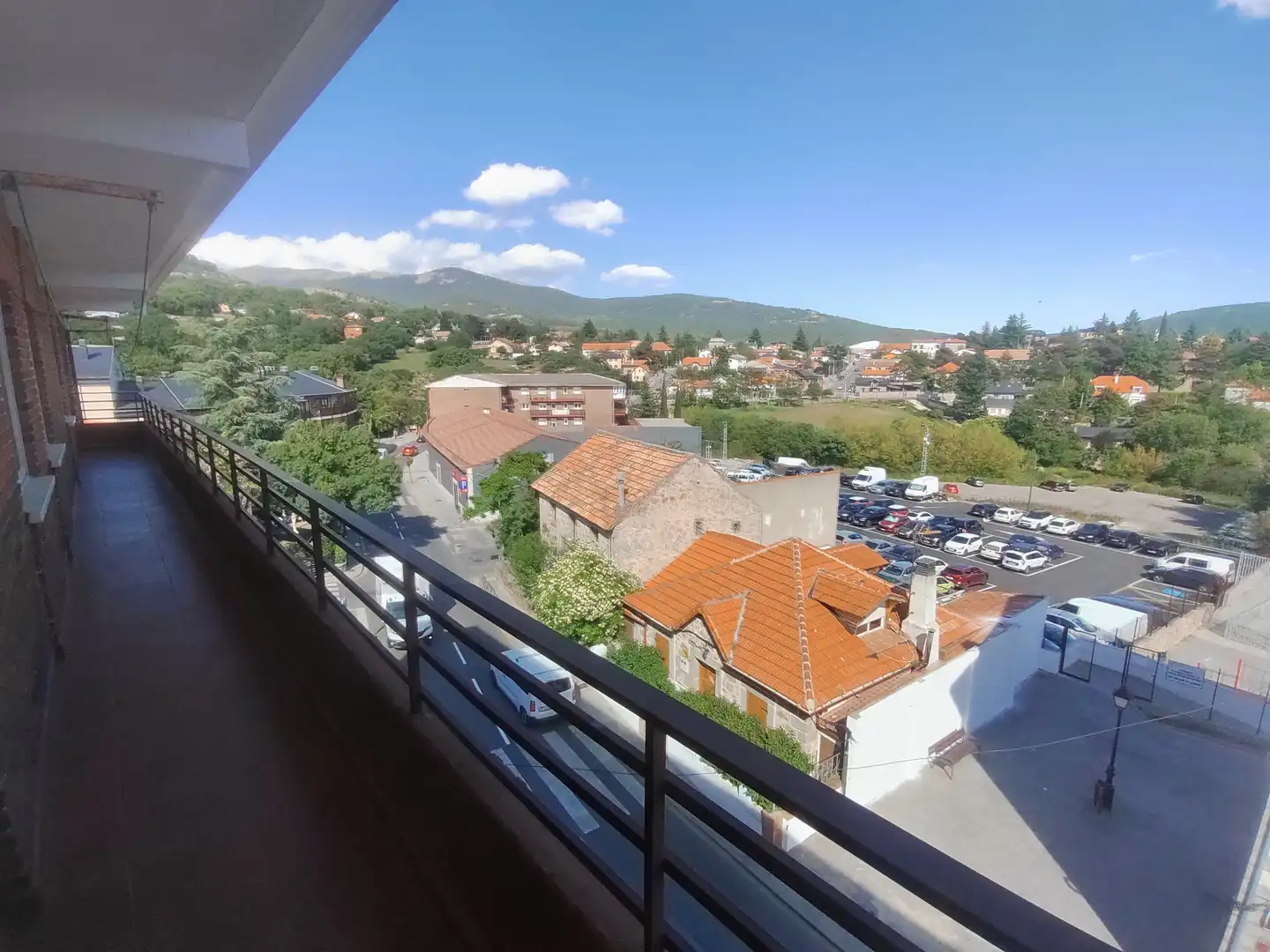 Außenansicht von Wohnung zum Verkauf in Cercedilla mit Heizung, Terrasse und Abstellraum
