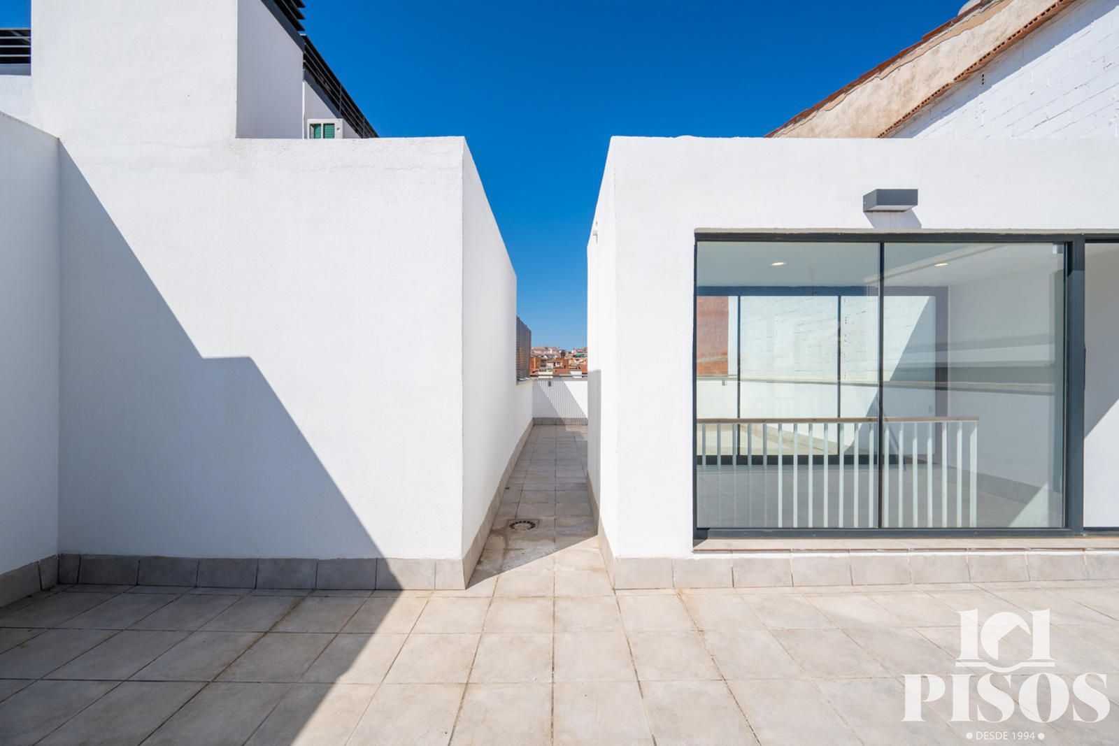 Vista exterior de Àtic en venda en Sant Cugat del Vallès amb Aire condicionat, Calefacció i Parquet