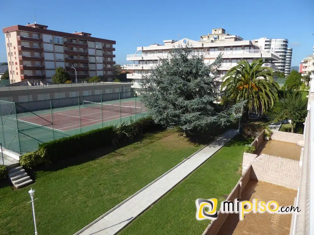 Terrassa de Pis de lloguer en Laredo amb Calefacció, Terrassa i Piscina