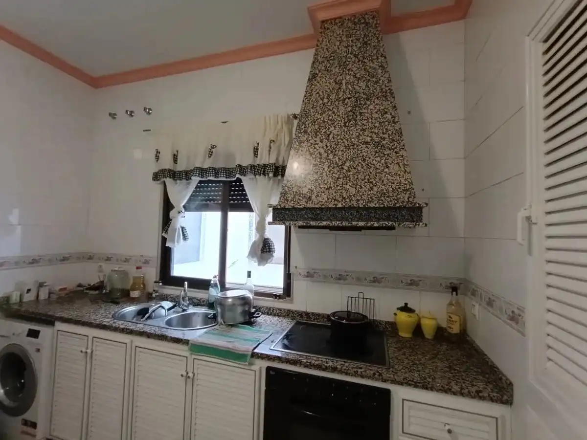 Cuina de Casa o xalet en venda en La Algaba amb Aire condicionat, Calefacció i Jardí privat
