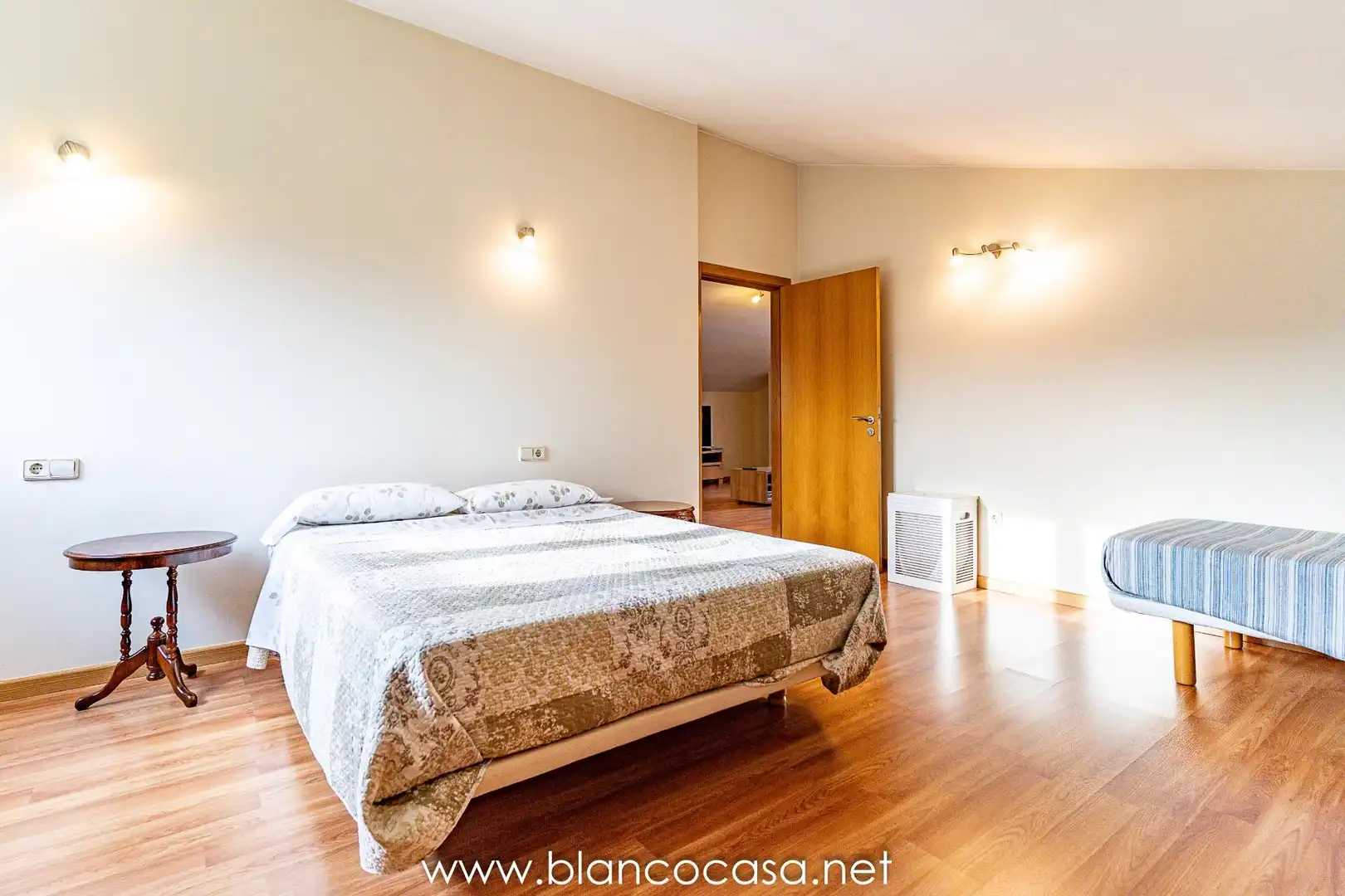 Habitación de Casa o chalet en venta en Carballo con Calefacción, Trastero y Amueblado