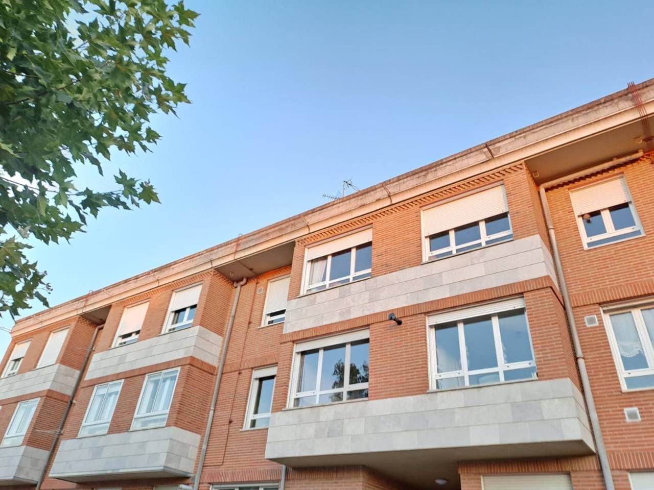 Vista exterior de Piso en venta en Villagonzalo Pedernales con Calefacción, Parquet y Trastero