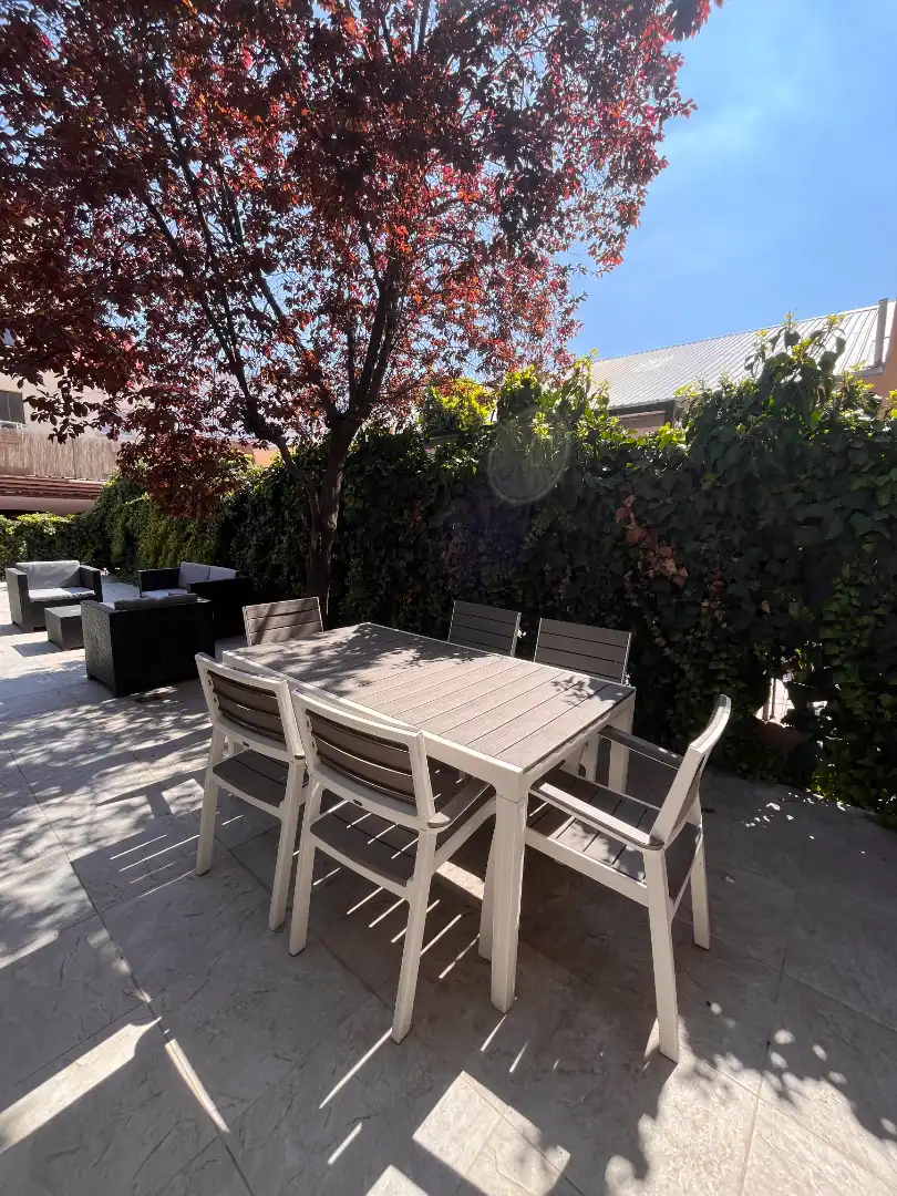 Terrassa de Casa o xalet per a compartir en Madrid amb Aire condicionat, Calefacció i Jardí privat