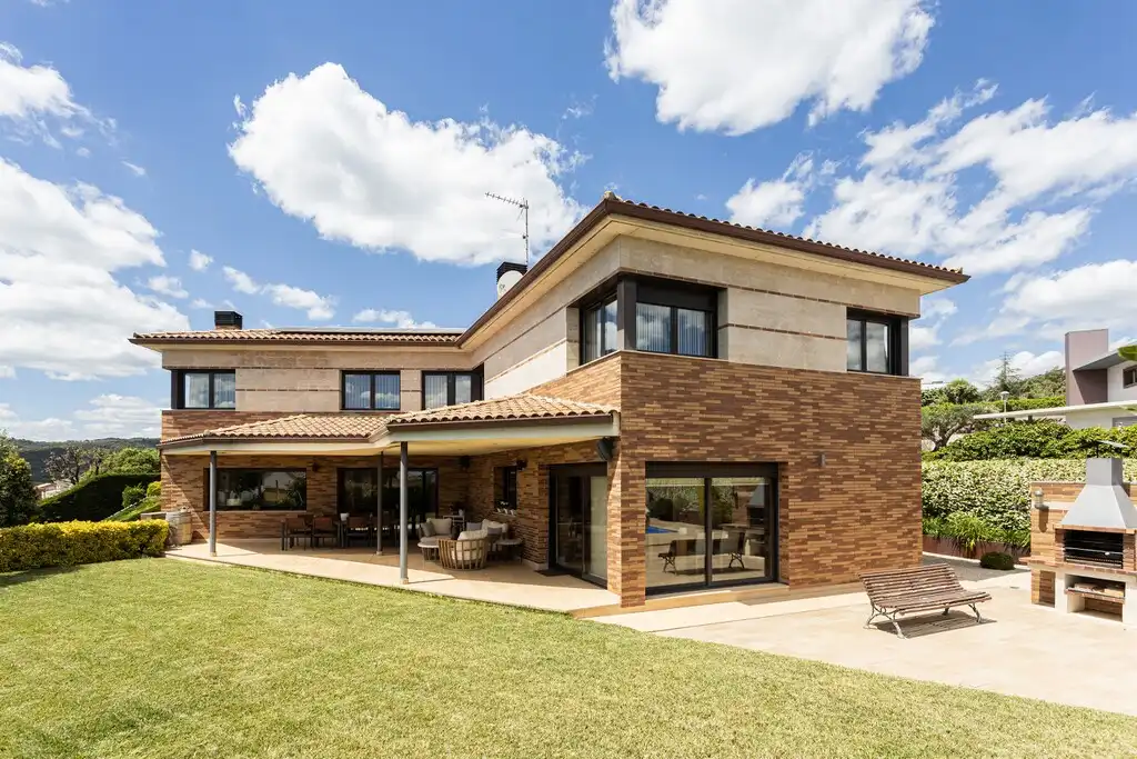 Vista exterior de Casa o xalet en venda en La Garriga amb Aire condicionat, Calefacció i Jardí privat