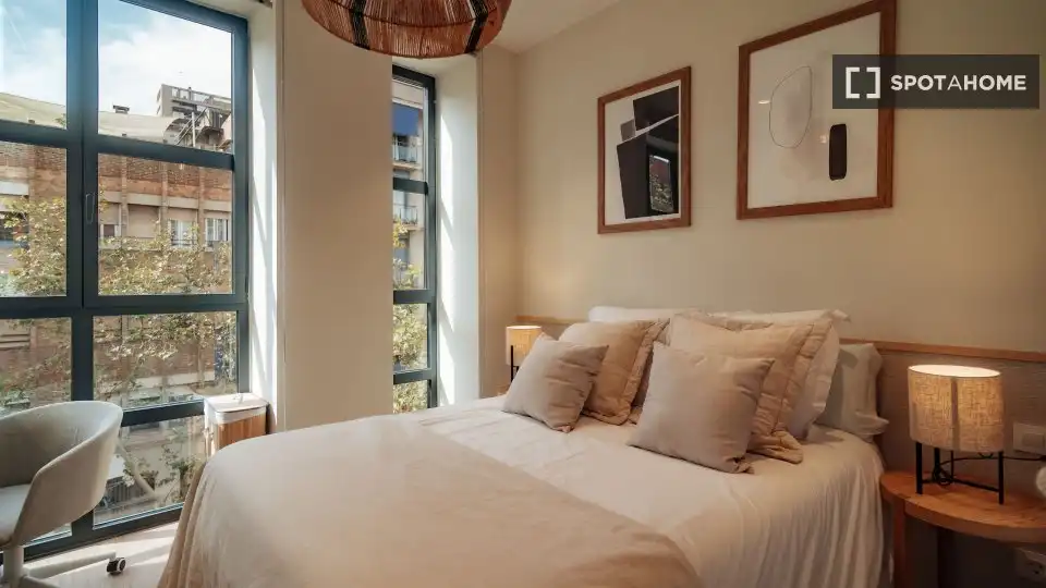 Flat with terrace to rent in Eixample
