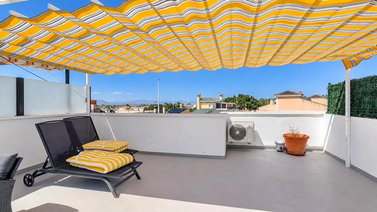 Casa bifamiliare con piscina in vendita a Avenida de Finlandia, imagen 21