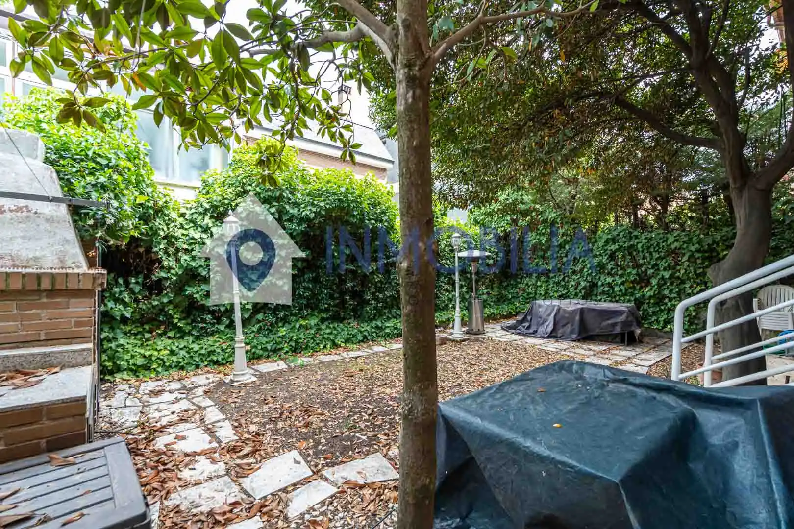 Jardín de Casa adosada en venta en Madrid con Aire acondicionado, Calefacción y Jardín privado