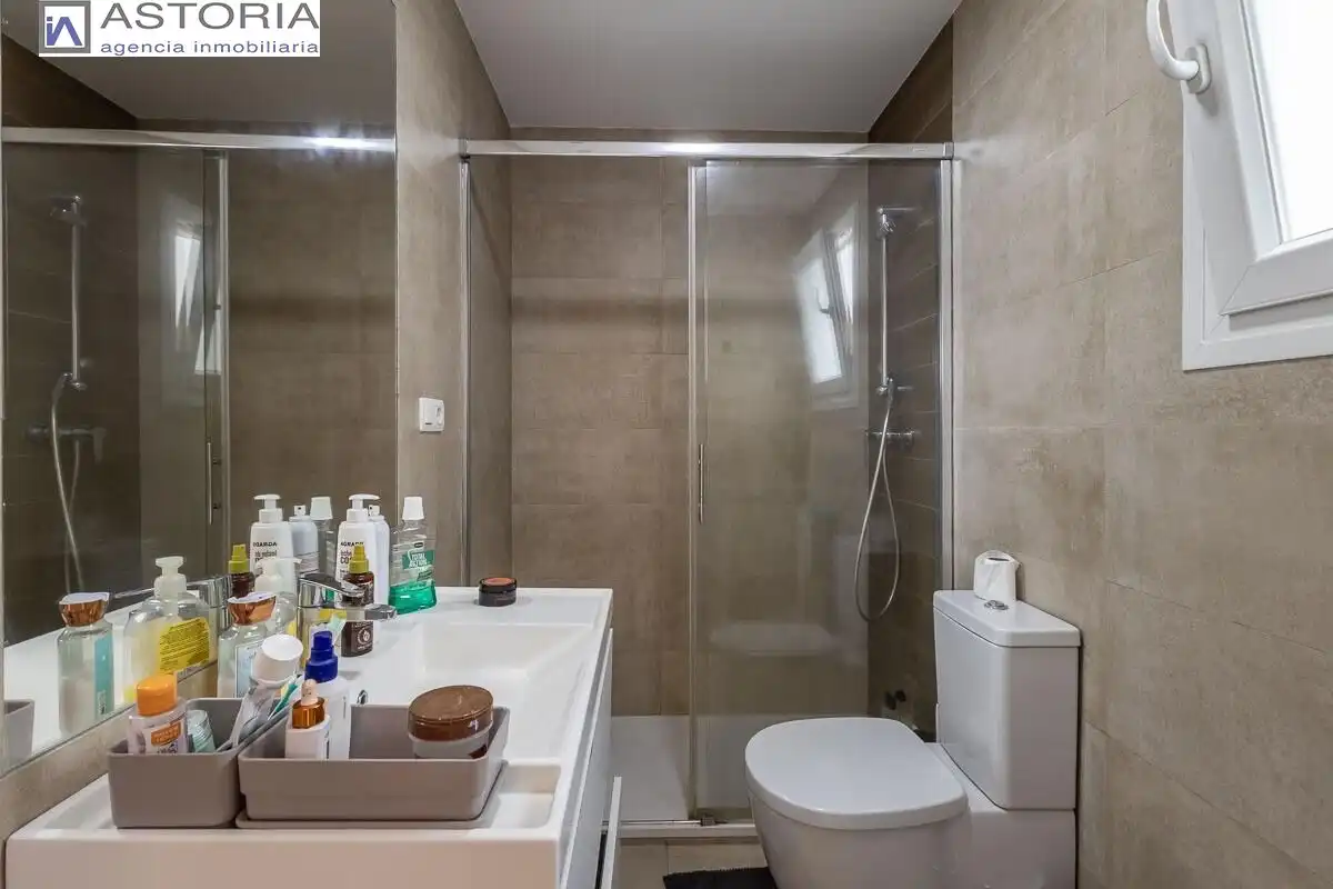 Badezimmer von Wohnung zum Verkauf in Granada mit Terrasse