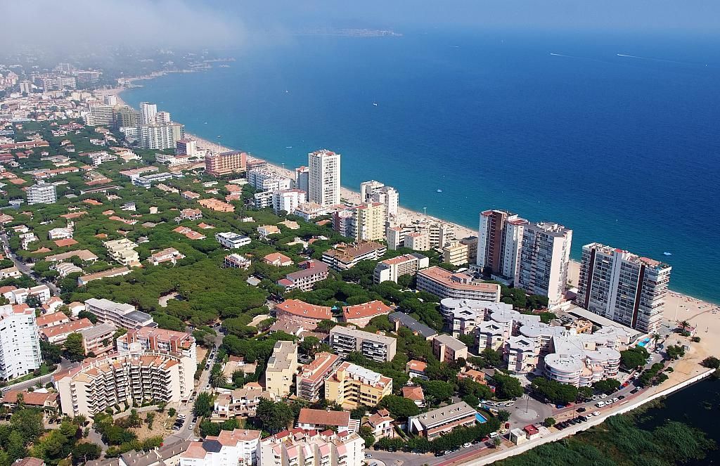 Vista exterior de Estudi en venda en Castell-Platja d'Aro amb Calefacció i Moblat