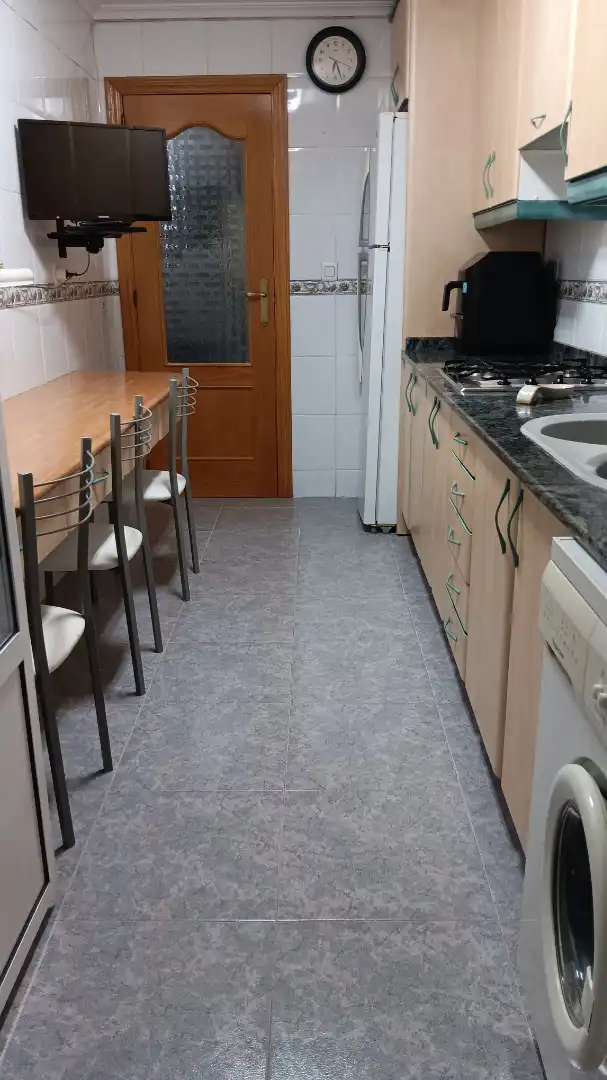 Cuina de Pis de lloguer en Albacete amb Aire condicionat, Calefacció i Moblat