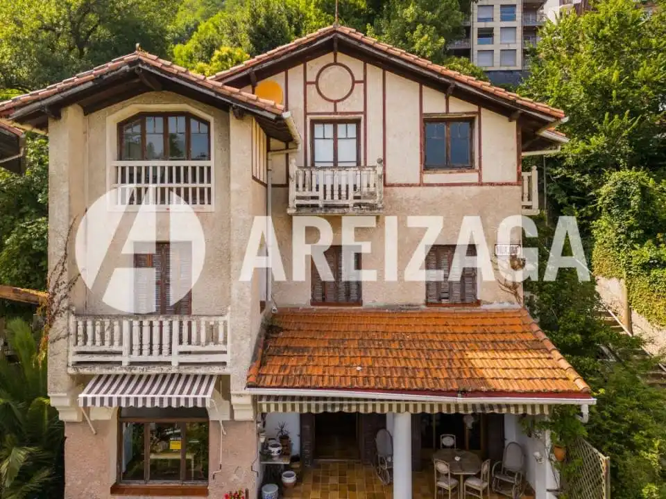 Vista exterior de Casa o xalet en venda en Donostia - San Sebastián  amb Calefacció, Jardí privat i Terrassa