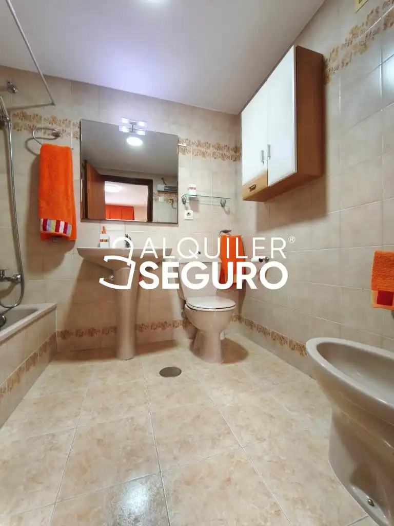 Bathroom of Flat for rent in Alicante / Alacant  with Air Conditioner, Terrace and Swimming Pool