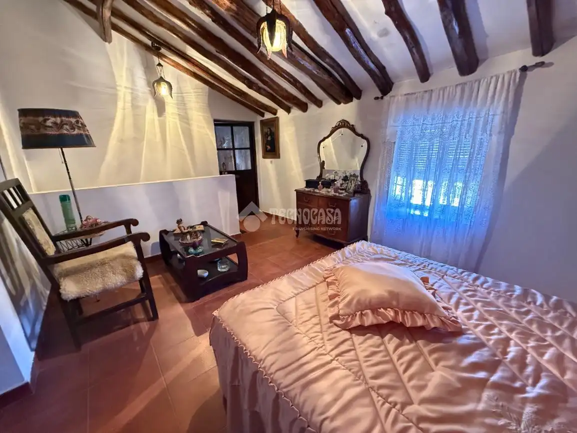 Habitación de Casa adosada en venta en Lucillos con Aire acondicionado y Calefacción