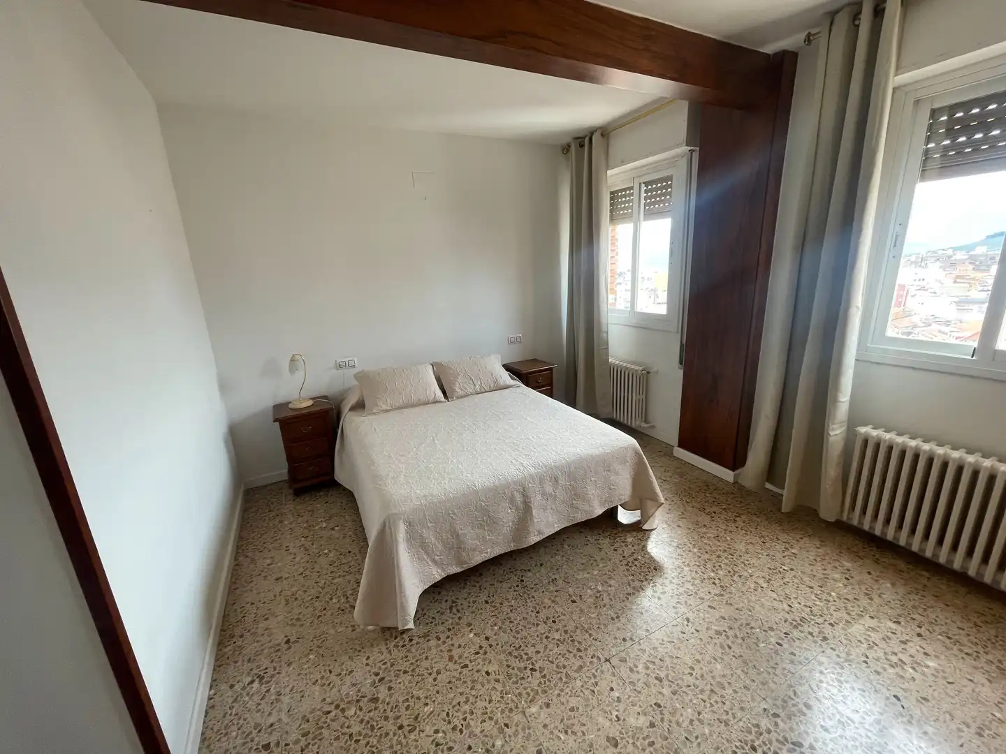 Schlafzimmer von Wohnung zur Miete in Jaén mit Klimaanlage, Heizung und Parkett