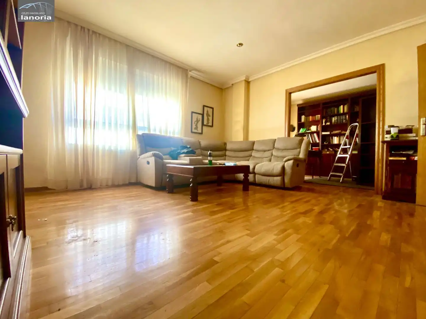 Flat with terrace for sale in Industria