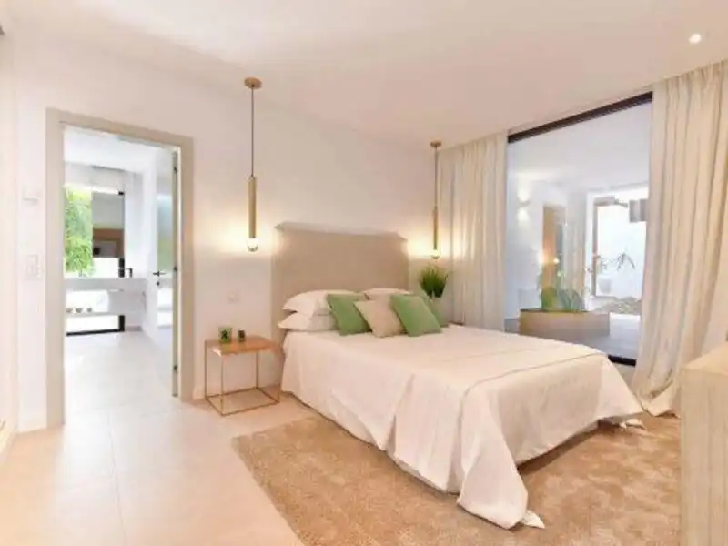 Dormitori de Casa o xalet de lloguer en Marbella amb Aire condicionat, Jardí privat i Terrassa