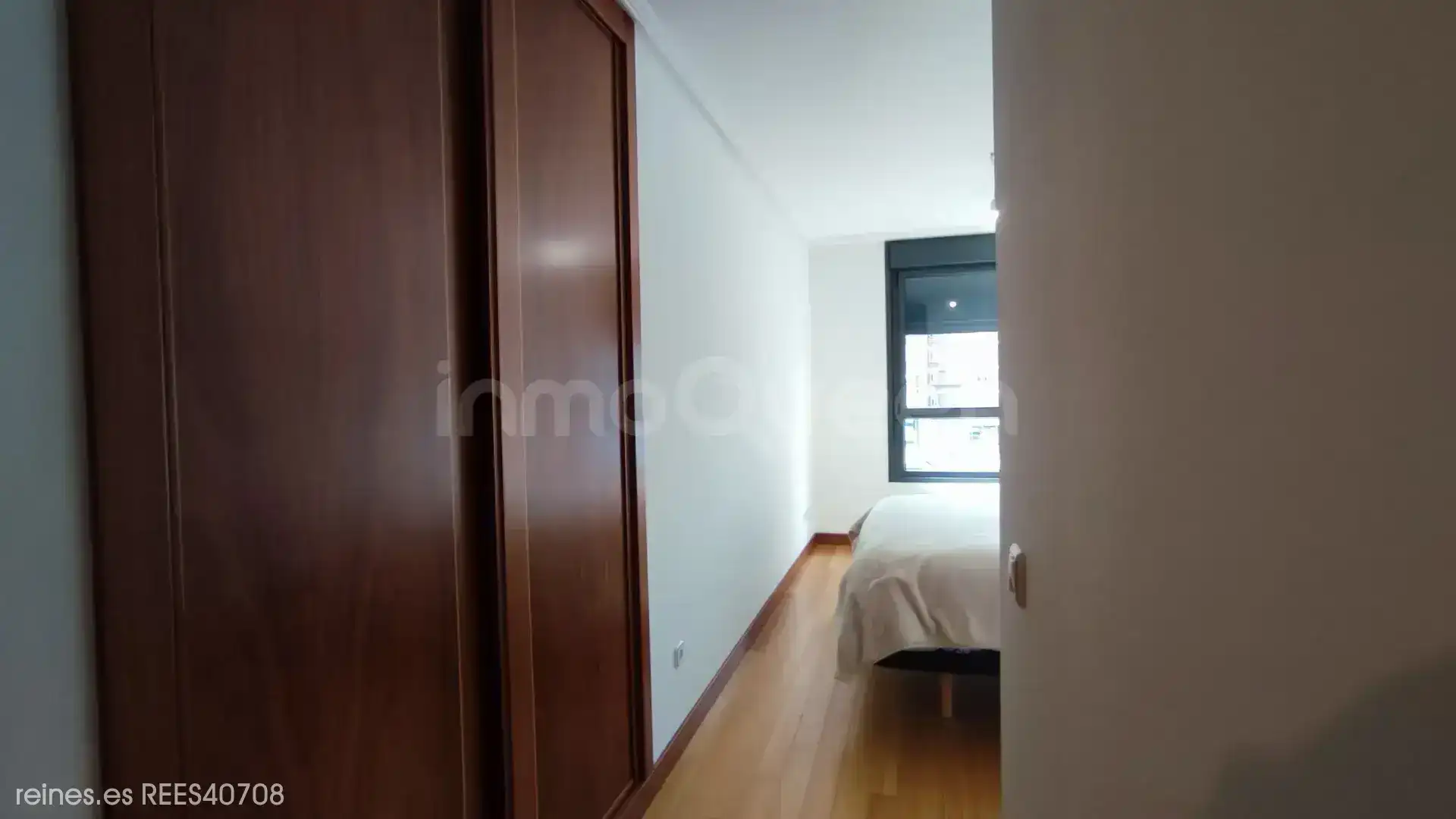 Dormitori de Pis en venda en Oviedo  amb Calefacció