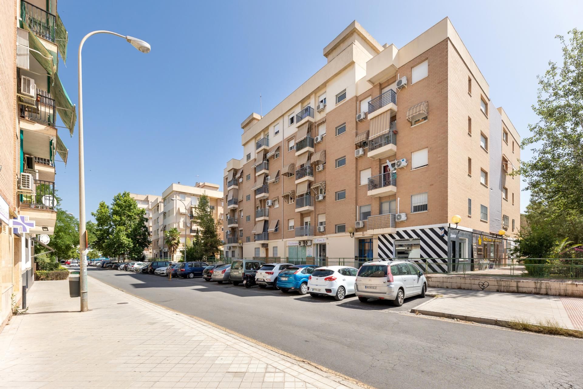 Exterior view of Apartment for sale in  Granada Capital
