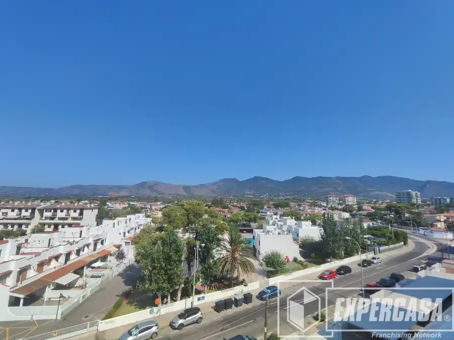 Vista exterior de Apartament en venda en Benicasim / Benicàssim amb Aire condicionat, Terrassa i Moblat