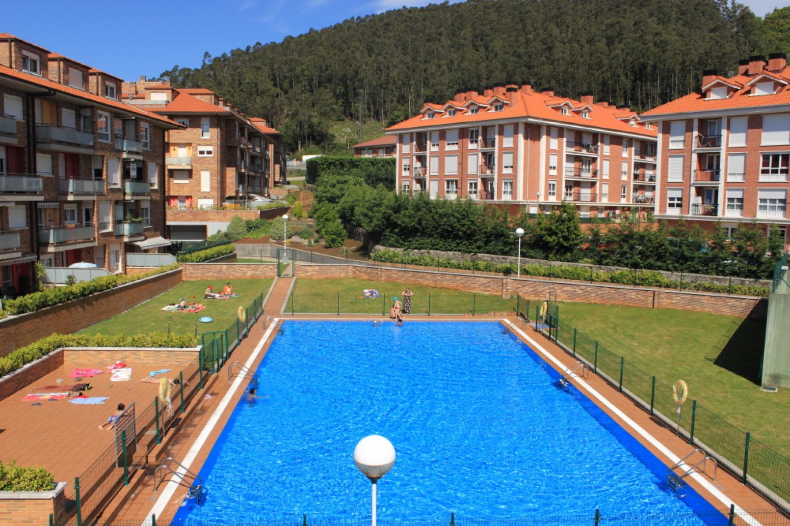 Piscina de Piso de alquiler en Entrambasaguas con Calefacción, Jardín privado y Parquet