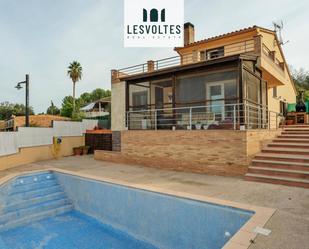 Vista exterior de Casa o xalet en venda en Jafre amb Aire condicionat, Terrassa i Piscina