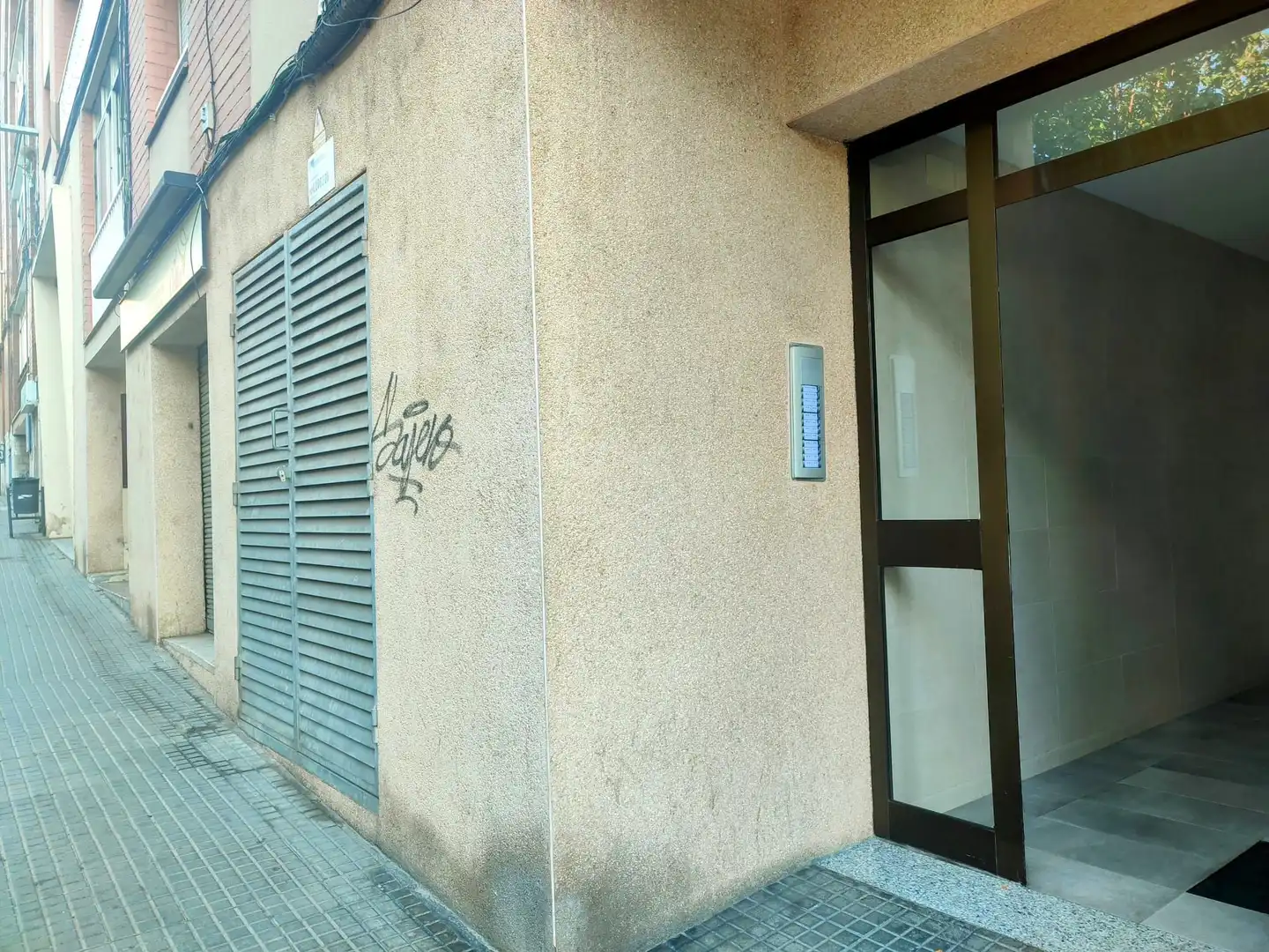 Vista exterior de Local en venda en Sant Feliu de Llobregat