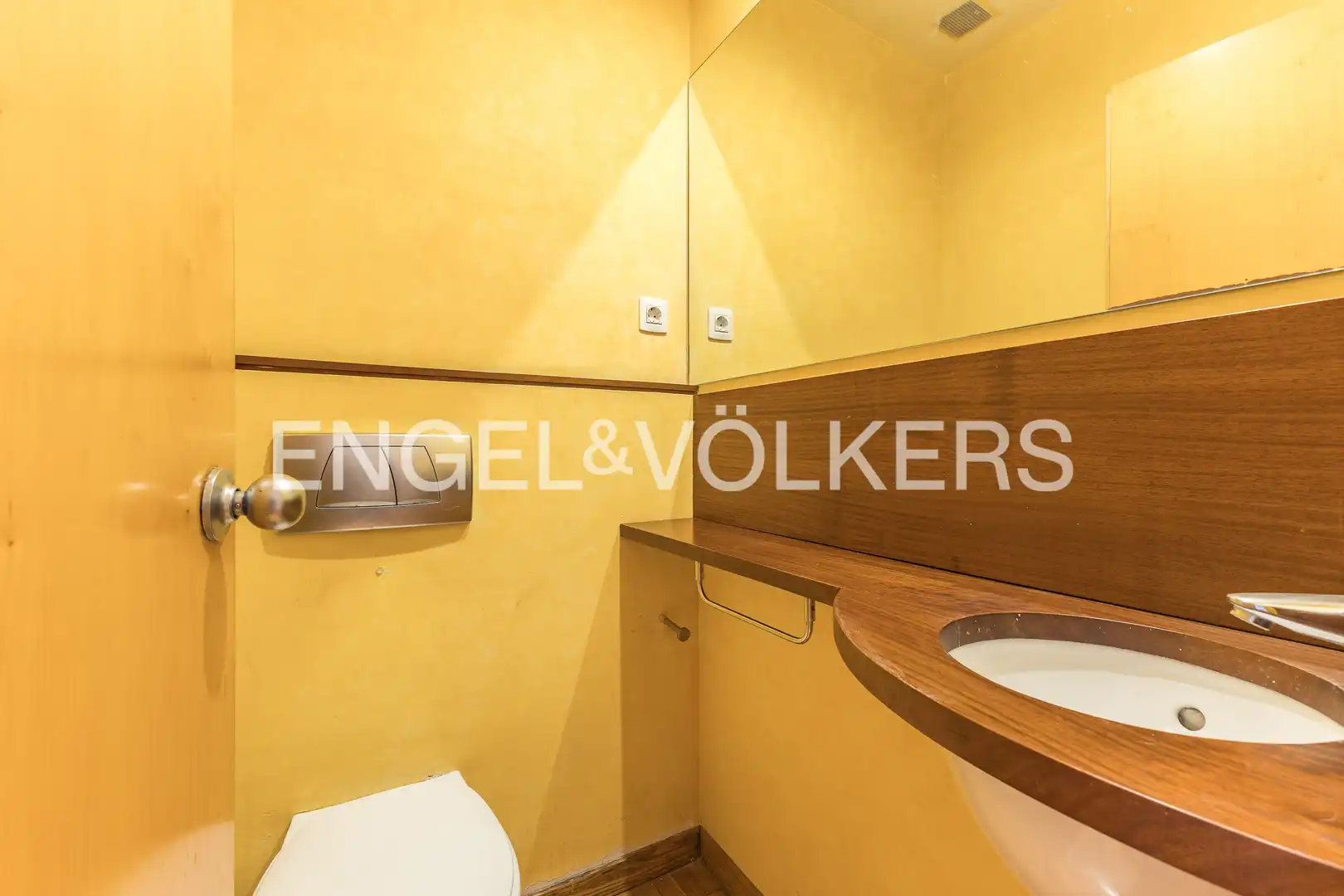 Bathroom of Flat for rent in Barcelona  with Air Conditioner, Heating and Parquet flooring