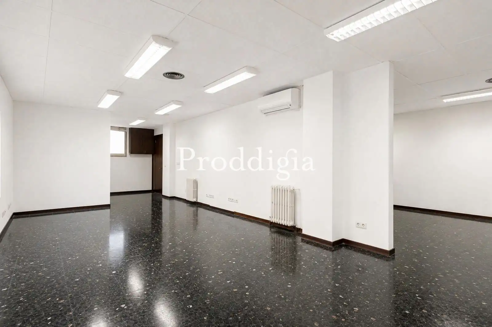 Office for rent in Barcelona  with Air Conditioner and Internet