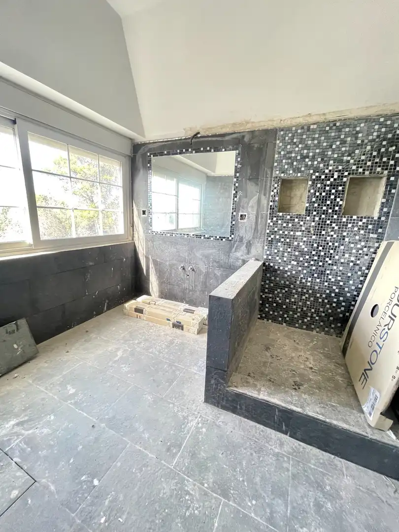 Bany de Casa o xalet en venda en Nuevo Baztán amb Aire condicionat, Calefacció i Jardí privat
