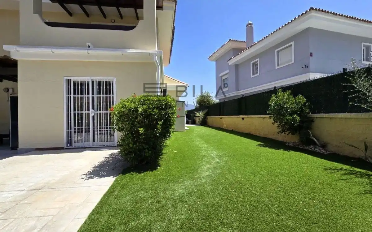 Vista exterior de Casa o chalet en venta en Mijas con Aire acondicionado, Terraza y Piscina
