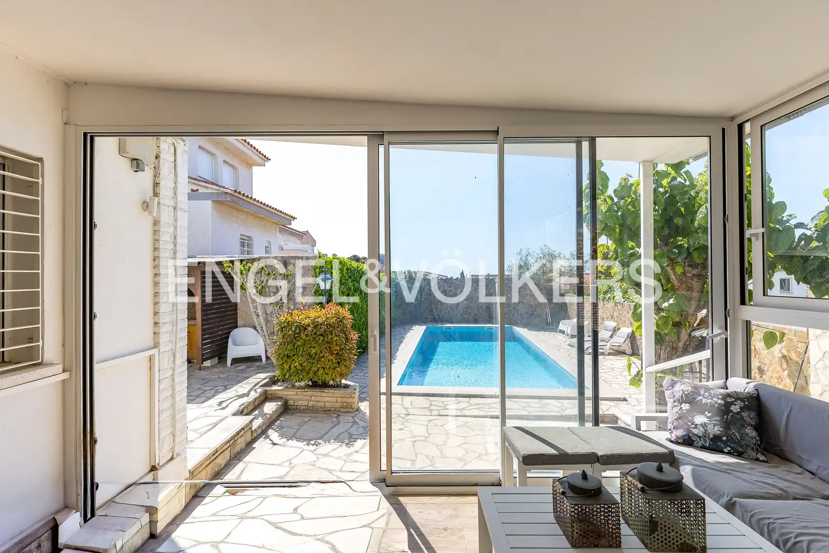 Terraza de Casa o chalet en venta en Vilanova i la Geltrú con Aire acondicionado, Calefacción y Jardín privado